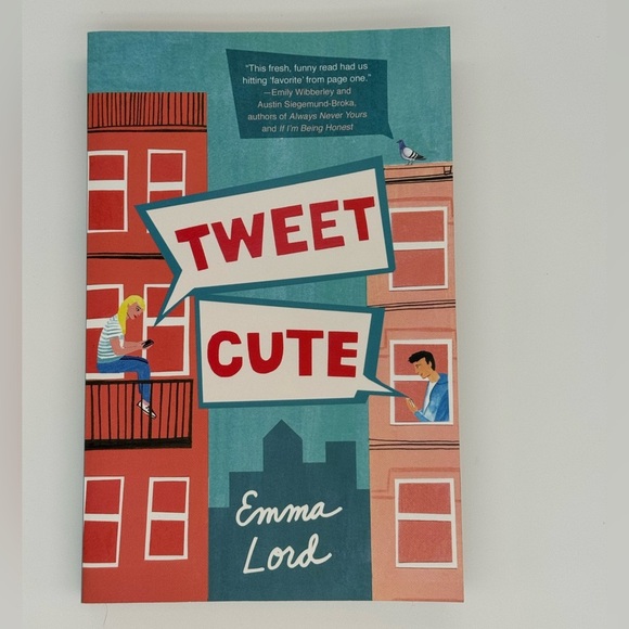 Tweet Cute by Emma Lord - Paperback - Picture 1 of 3